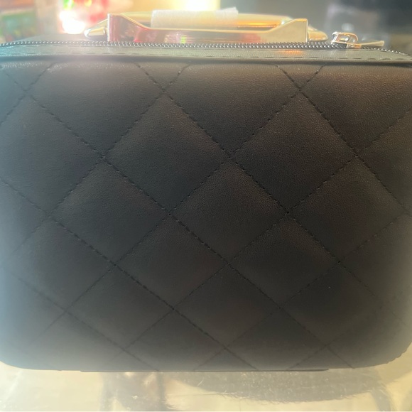 Make Up Box - Picture 3 of 3